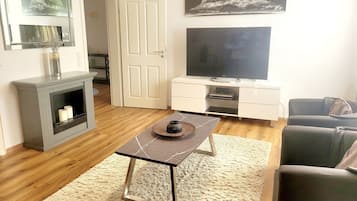 Smart TV, DVD player, books, stereo