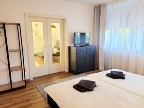 2 bedrooms, iron/ironing board, WiFi, bed sheets