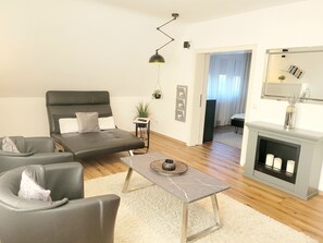 Smart TV, DVD player, books, stereo