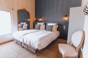 3 室のベッドルーム、セーフティボックス (室内)、アイロン / アイロン台、旅行用ベビーベッド