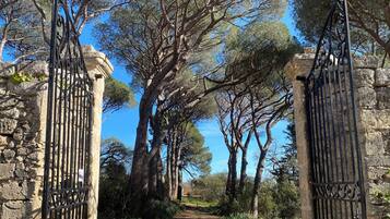 Enceinte de lâhĂ©bergement