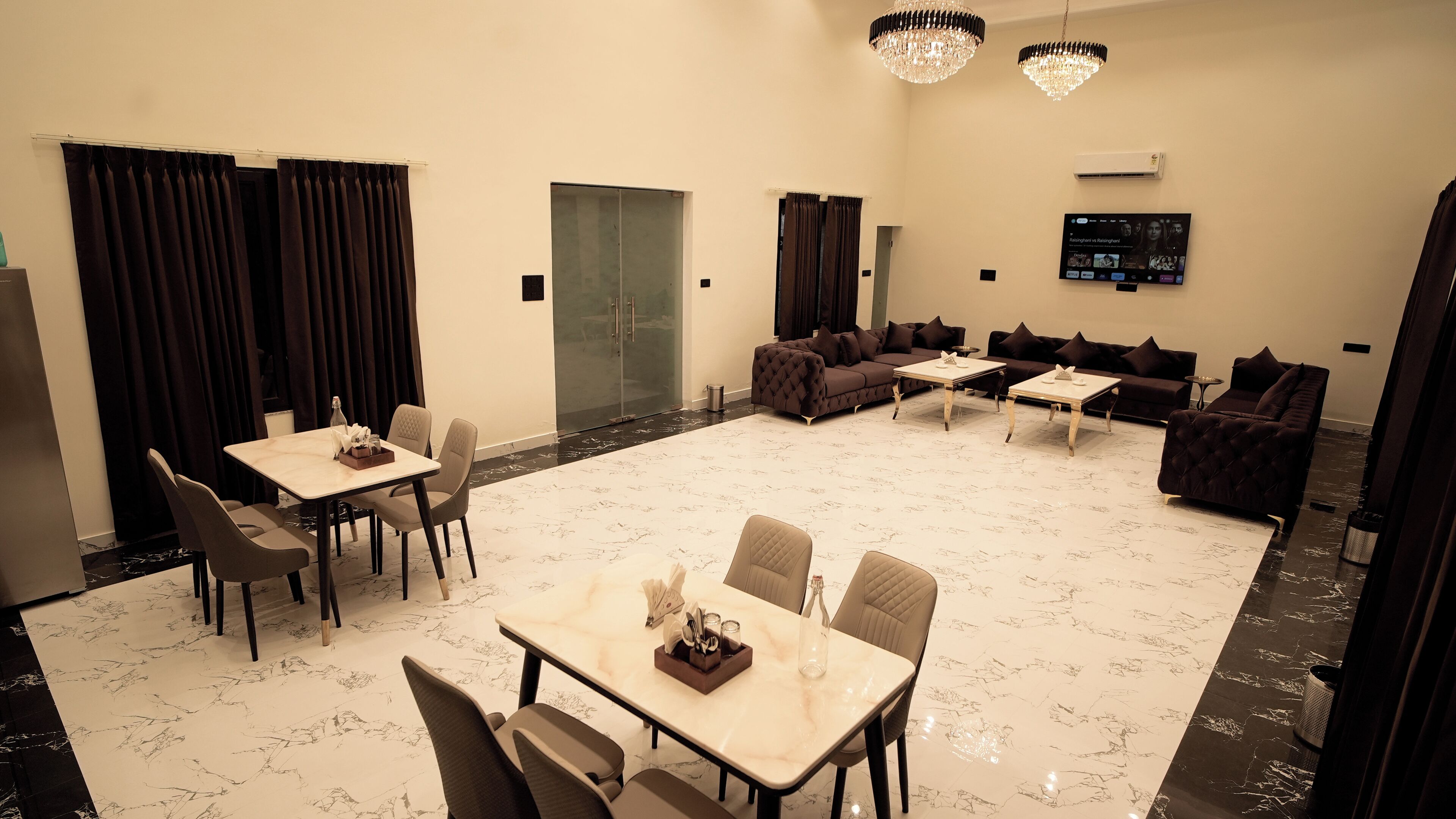 Luxury Room | Shared kitchen facilities | Mini-fridge, electric kettle