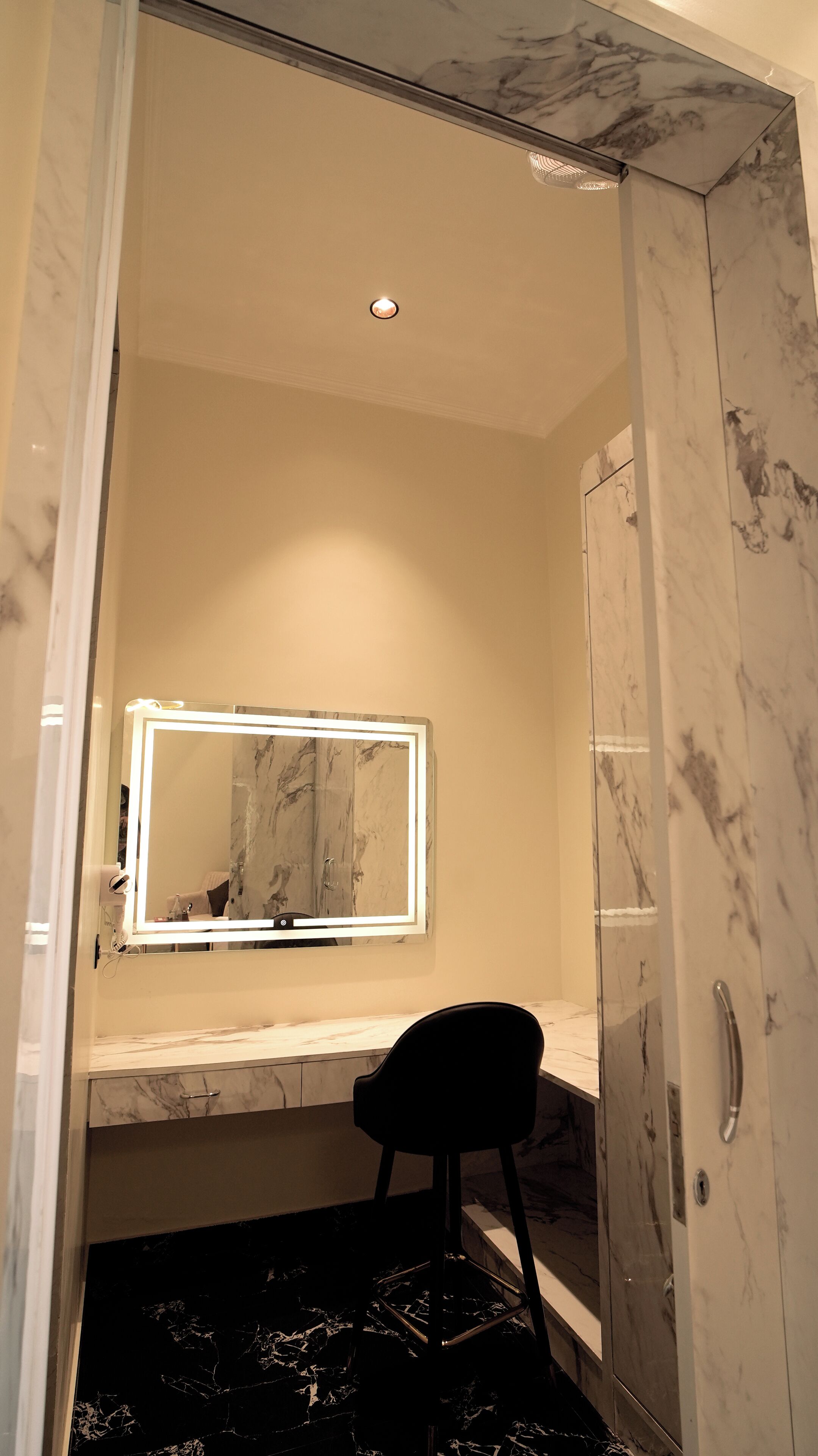 Luxury Room | Wardrobe