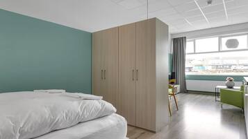 2 makuuhuonetta, silitysrauta/-lauta, Wi-Fi, vuodevaatteet