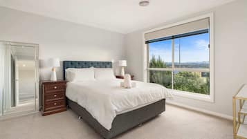 4 sovrum, skrivbord, strykjärn/strykbräda och wi-fi