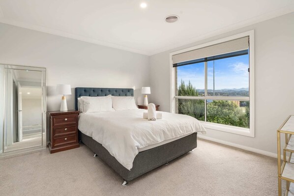 4 bedrooms, desk, iron/ironing board, WiFi