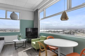 TV, offices - Icelandic Apartments - Beautiful Studio with view (Kópavogur)