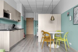 Dining - Icelandic Apartments- Standard Studio (Kópavogur)