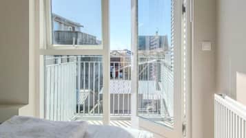 1 bedroom, travel cot, WiFi, bed sheets