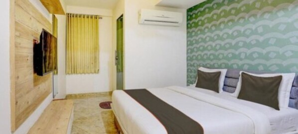 Espacio para trabajar con un portátil, wifi gratis, ropa de cama