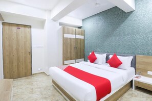 Espacio para trabajar con un portátil, wifi gratis, ropa de cama