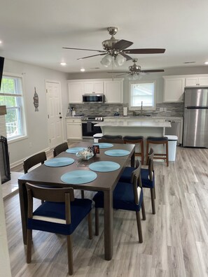 Dining - Hot Tub / Top 1% / Kayaks / 950 Mbp / Pets / PickleB (Hot Springs)