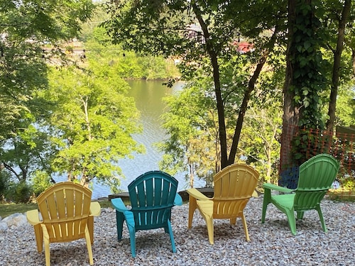 Hot Tub / Top 1% / Kayaks / 950 Mbp / Pets / PickleB