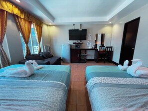 Family Room | 1 bedroom, soundproofing, free WiFi, bed sheets