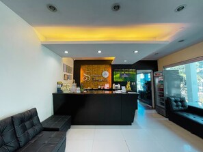 Lobby - Siayan Travellers Inn Manila powered by Cocotel (Pasay)