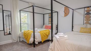 4 habitaciones, tabla de planchar con plancha, cuna de viaje y wifi