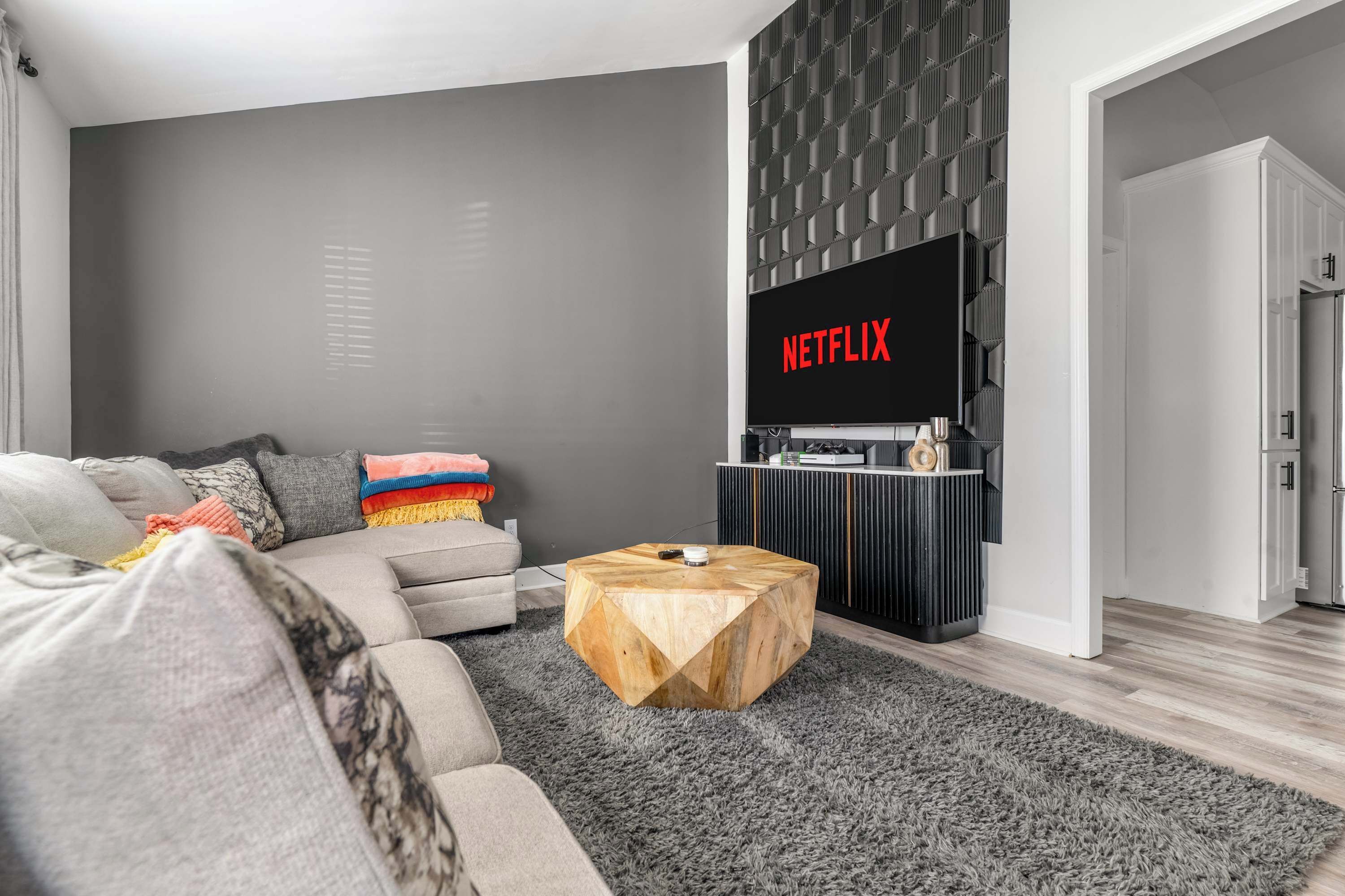 Televisión, videojuegos y oficina 