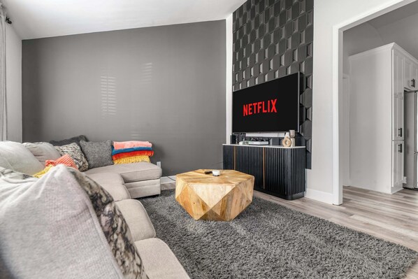 Televisie, videospelletjes en een kantoor