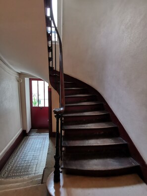 Interior - Bienvenue à Paris 19 :) (Paris)