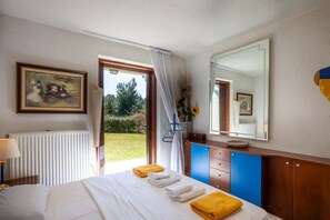 4 bedrooms, desk, iron/ironing board, travel crib - Sani Villa Citrine With Shared Pool (Sani, Kassandra, Greece)