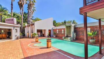 Habitación doble Deluxe, vista al jardín | Vista al patio