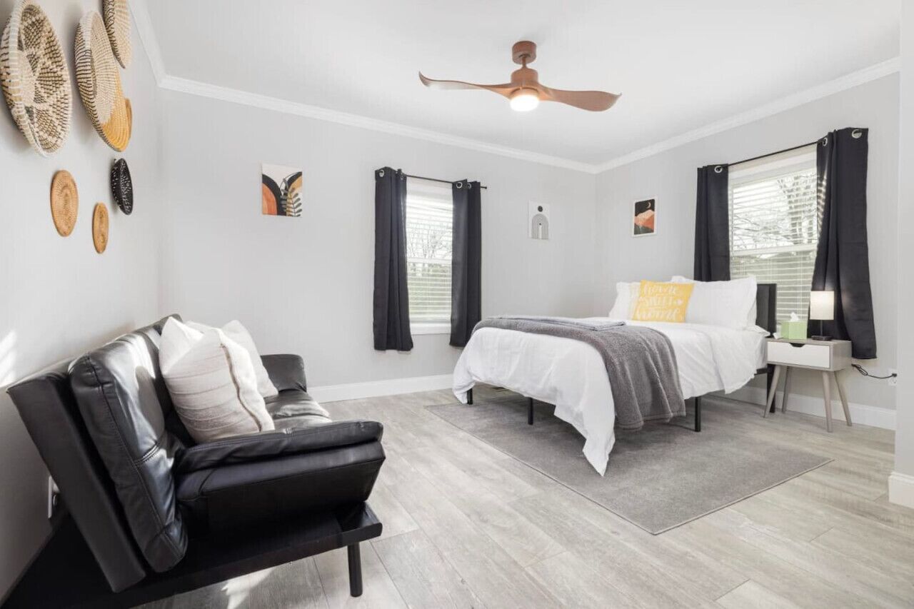 3 bedrooms, iron/ironing board, WiFi, bed sheets