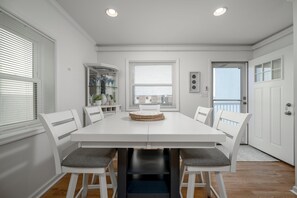 Dining - Fully Renovated 2 Bedroom, 2 Bath Bayfront Condo (Ocean City)