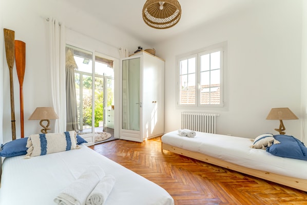 4 slaapkamers, een strijkplank/strijkijzer, wifi, beddengoed