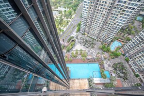 Luxury Apartment | Desk, soundproofing, free WiFi, bed sheets - Isabelle Luxury inside Landmark 81 Tower (Ho Chi Minh City)