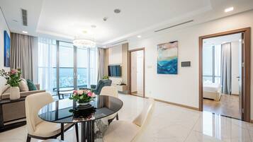 Junior Apartment | Living area | 32-inch flat-screen TV with cable channels, Netflix, streaming services