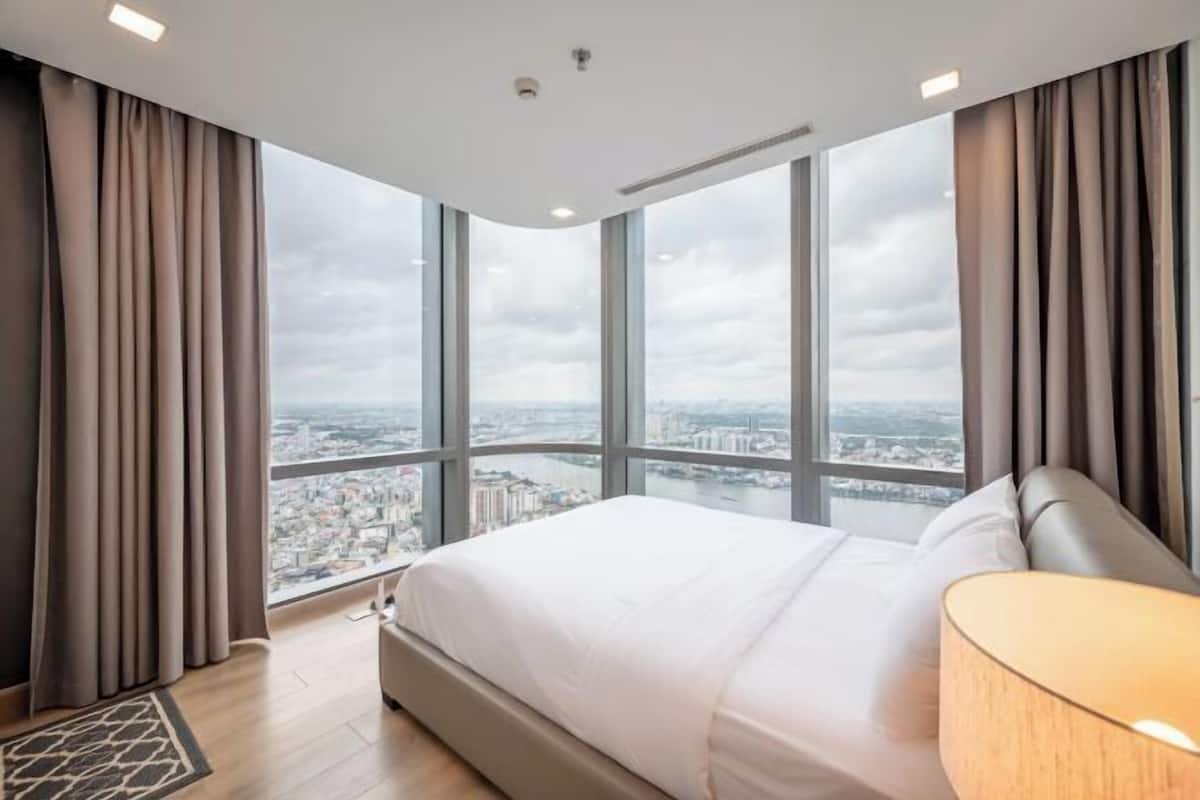 Escrivaninha, quartos à prova de som, Wi-Fi de cortesia, roupa de cama