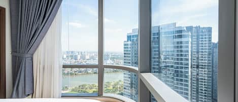 Executive Apartment | 2 bedrooms, desk, soundproofing, free WiFi
