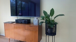 Interior - Pharaoh’s Retreat in leafy Caulfield  (Caulfield North)