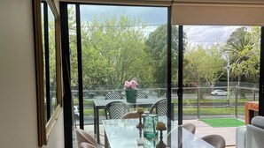 Dining - Pharaoh’s Retreat in leafy Caulfield  (Caulfield North)