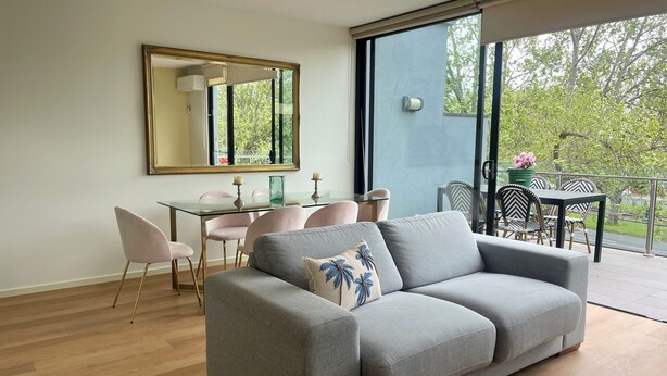 Living area - Pharaoh’s Retreat in leafy Caulfield  (Caulfield North)