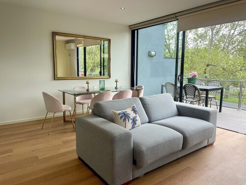 Pharaoh’s Retreat in leafy Caulfield 