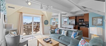 Sea Seeker 2 Bedroom Condo W/ Indoor pool access!