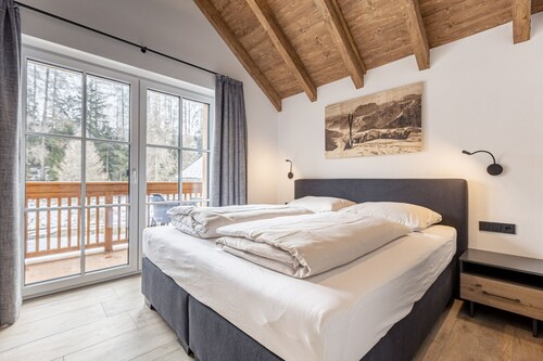 Chalet Speiereck 1 Mountain Nest Rentals Schlafzimmer mit Bergblick