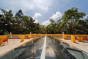 Grand Villa | Terrace/patio - Teak Leaf Resort Swimming Pool Indoor Games Restaurant (Marakkanam)