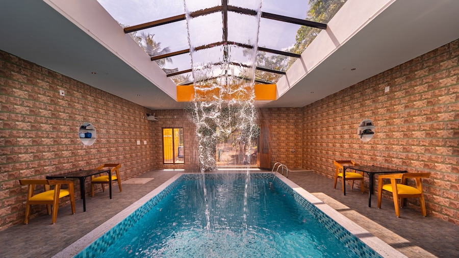 Teak Leaf Resort Swimming Pool Indoor Games Restaurant