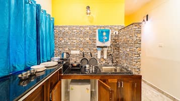 Grand Villa | Private kitchen | Mini-fridge, electric kettle, toaster, rice cooker