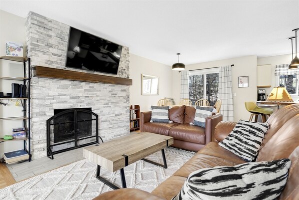 TV - Eden Ridge Townhouse 4-F | 2 Bed, 2 Bath (Bethel)