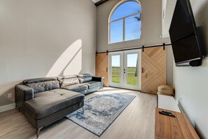 TV - Modern Marvel by the Sea (Ormond Beach)