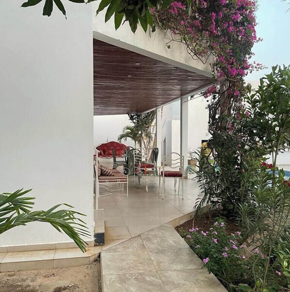 Terrace/patio - Villa Avec Piscine. Calme, à 5 Minutes de L'océan et Prés de Toutes Commodités (Ngaparou)