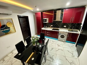 Luxury Apartment | In-room dining - Luxurious 1 Bedroom Apartment with Pool (Accra)