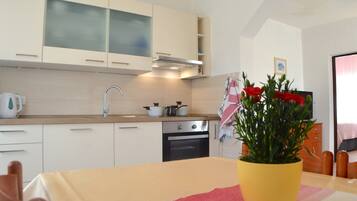 Room, 1 Bedroom, Smoking, Balcony | Interior