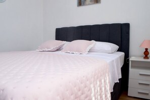 Room, 1 Bedroom, Smoking, Balcony | 1 bedroom - Room in Apartment - Charming Apartment Venilia Blue, Sleeps 4 (Preko)