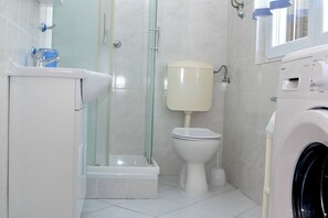Room, 1 Bedroom, Smoking, Balcony | Bathroom - Room in Apartment - Charming Apartment Venilia Blue, Sleeps 4 (Preko)