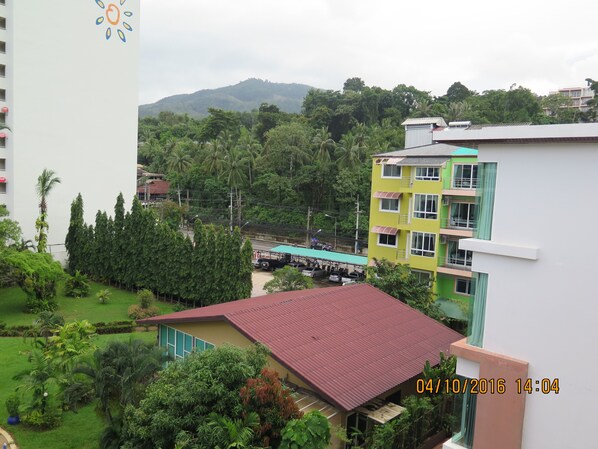 Exterior - 6-30 - 1 Bdr Condo with Balcony and shared Pool (Tambon Patong)