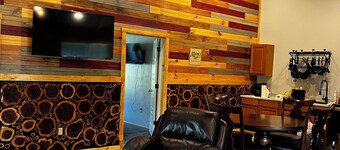 Modern cabin. Close to everything. Pet Friendly! Your home away from home!